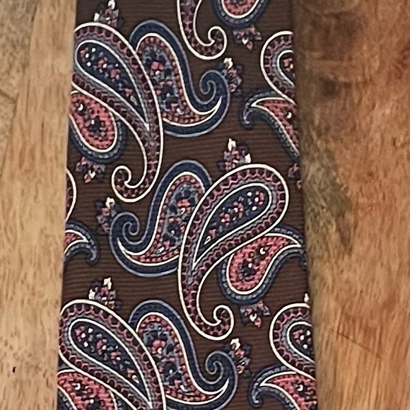 JOS A. BANK MEN’S BROWN, PINK, WHITE & LIGHT BLUE 100% SILK NECKTIE/EXCEPTIONAL! - Picture 1 of 2